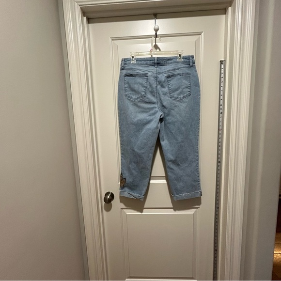 Chico's size 2 / women’s size 12 Light Blue Cropped Jeans with Floral Details - Picture 3 of 14
